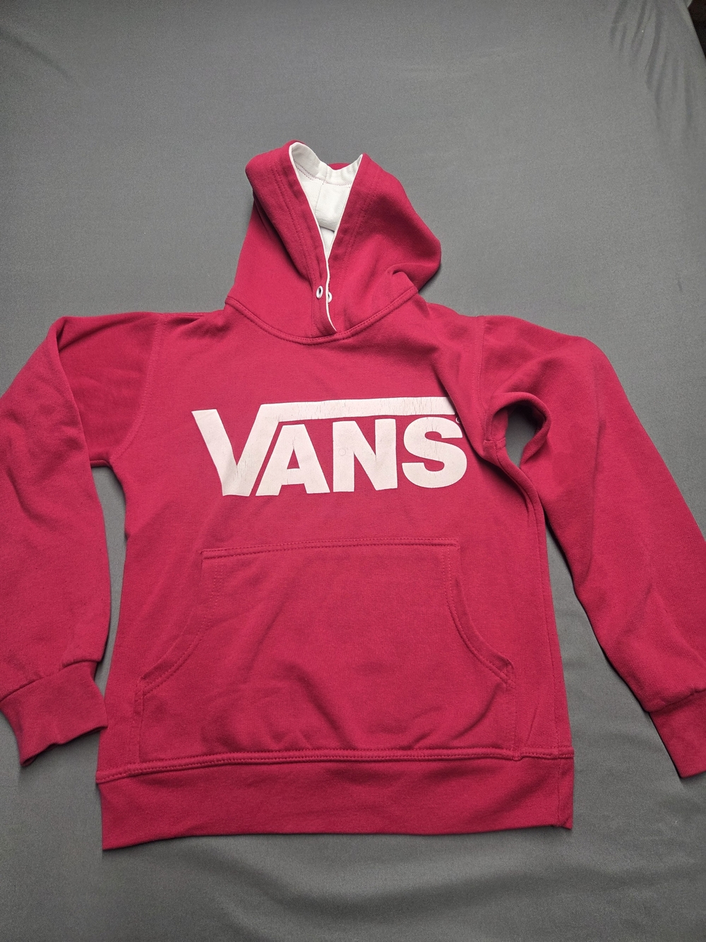 Classic skate heritage! Authentic Vans women's long-sleeve pullover hooded sweat